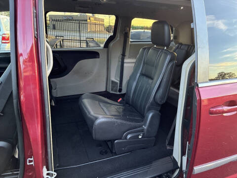 2016 Chrysler Town and Country Touring