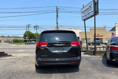 2017 Chrysler Pacifica for sale at LONG BROTHERS CAR COMPANY in Cleveland OH