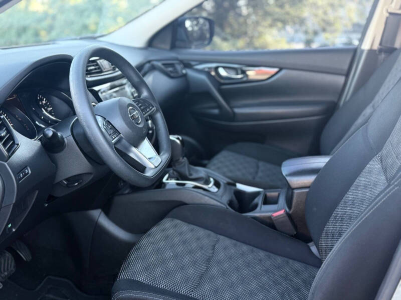 2017 Nissan Rogue Sport SV