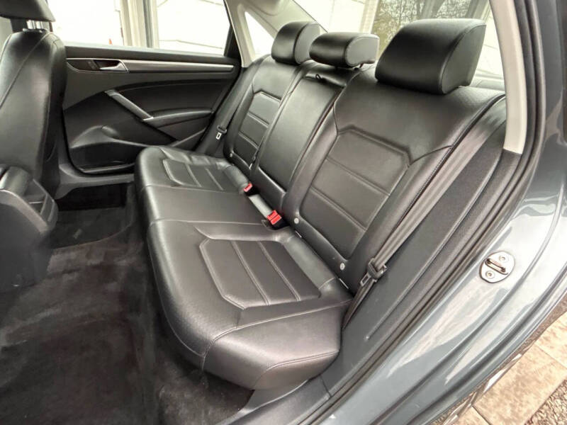 2017 Volkswagen Passat 1.8T R-Line