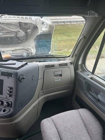 2016 Freightliner Cascadia