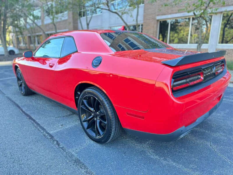 2016 Dodge Challenger SXT Plus