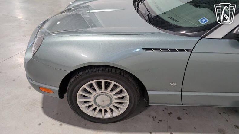 2004 Ford Thunderbird