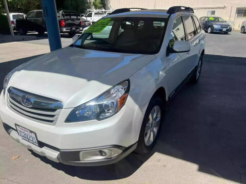 2010 Subaru Outback for sale at BEE BACK MOTORS in Sonora CA