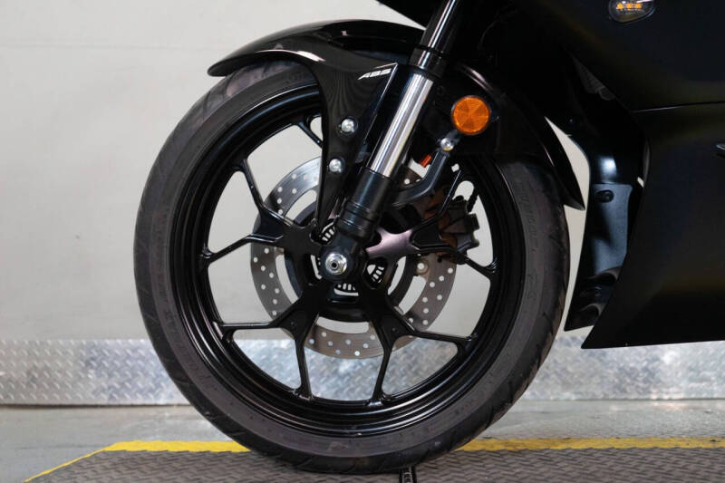 2023 Yamaha YZF-R3 ABS