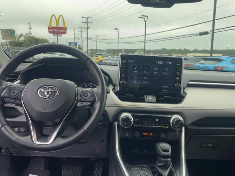 2022 Toyota RAV4 Hybrid XLE