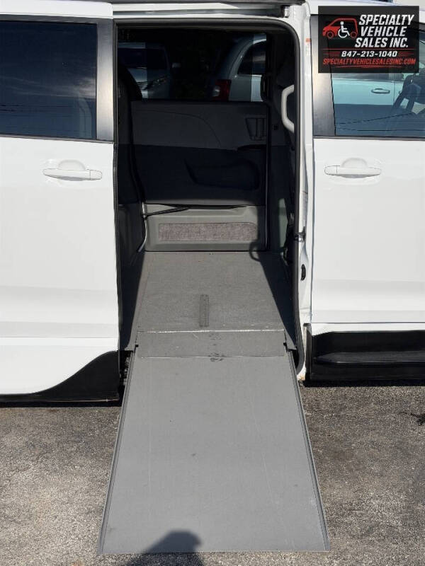 2016 Toyota Sienna LE Mobility 7-Passenger