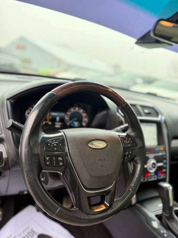 2017 Ford Explorer Platinum