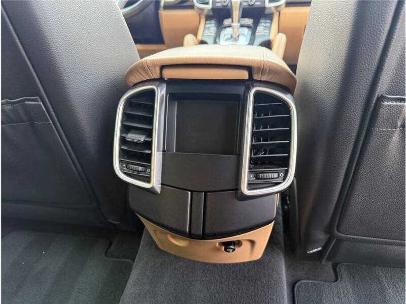 2016 Porsche Cayenne S E-Hybrid