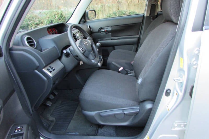 2010 Scion xB Base photo 20