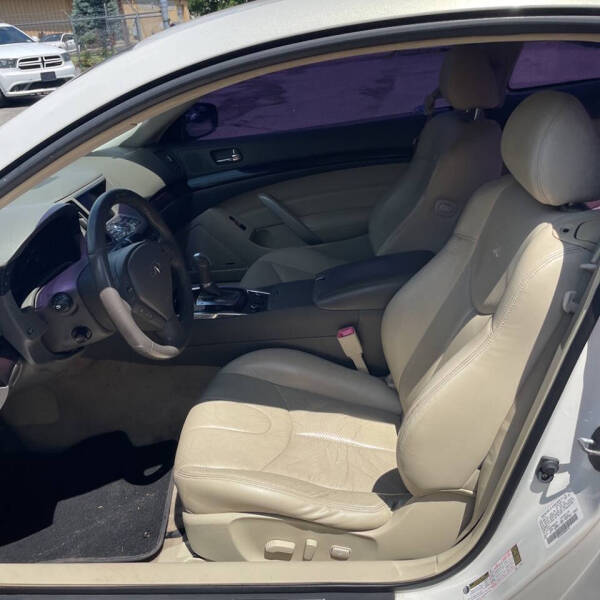 2011 Infiniti G37 Coupe x