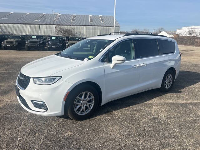 2022 Chrysler Pacifica for sale at Sam Leman Chrysler Jeep Dodge of Peoria in Peoria IL