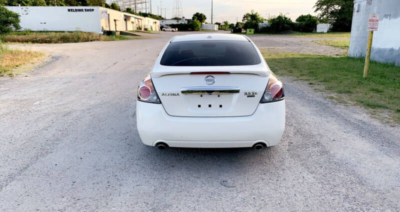 2012 Nissan Altima SR photo 6