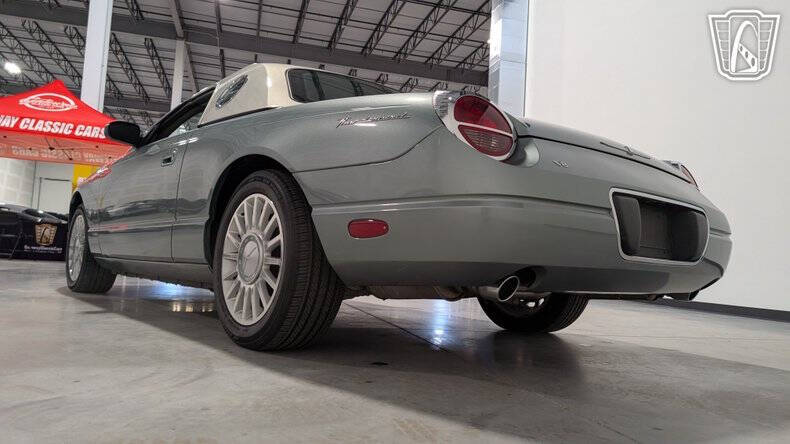 2004 Ford Thunderbird