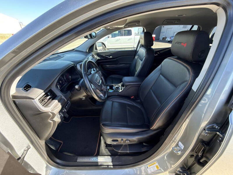 2023 GMC Acadia AT4