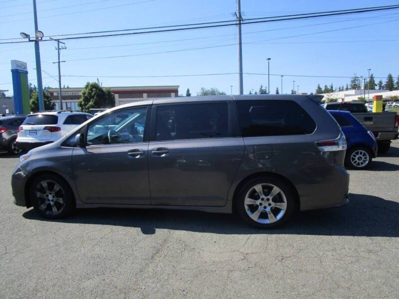 2013 Toyota Sienna SE 8-Passenger