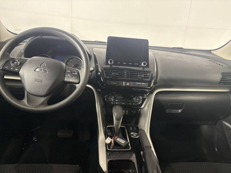 2025 Mitsubishi Eclipse Cross LE