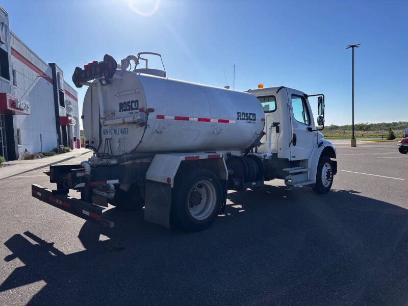 2004 Freightliner M2 106