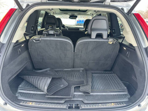 2016 Volvo XC90 T6 Momentum