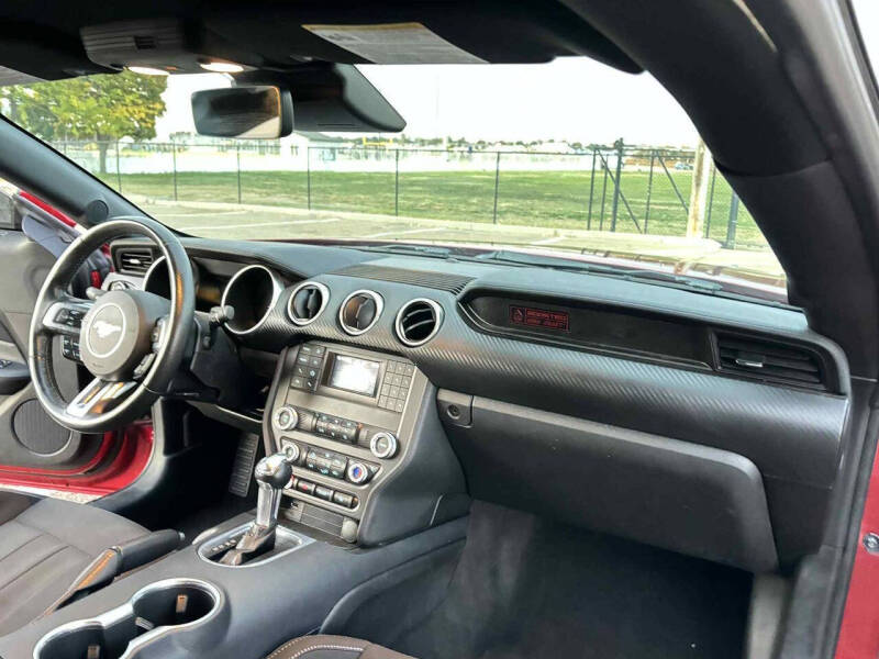 2021 Ford Mustang EcoBoost