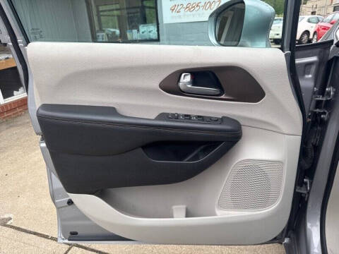 2017 Chrysler Pacifica Touring-L