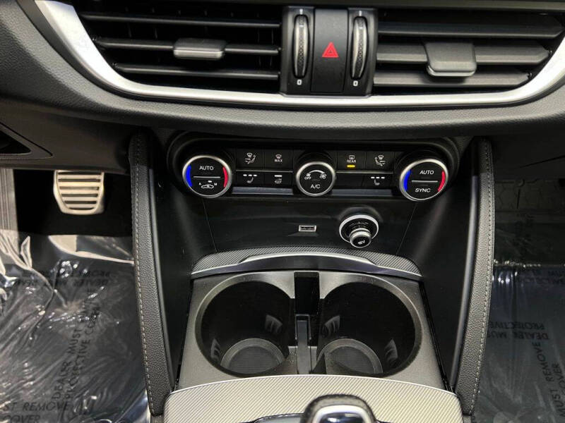 2022 Alfa Romeo Stelvio Veloce