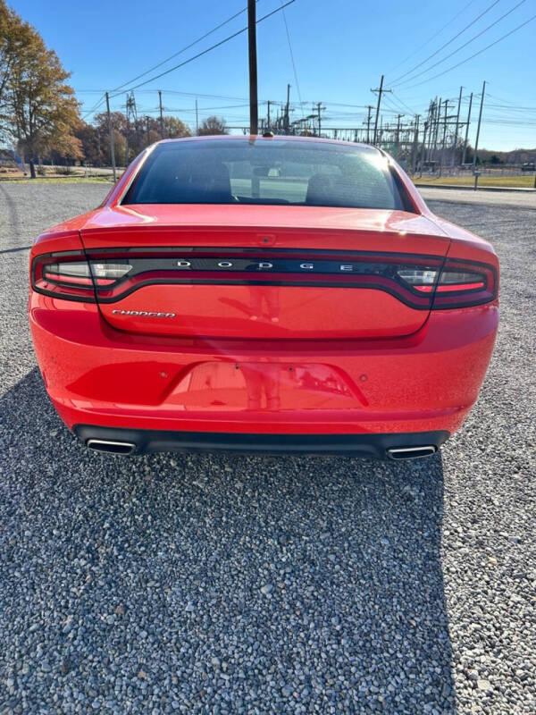 2019 Dodge Charger SXT photo 4