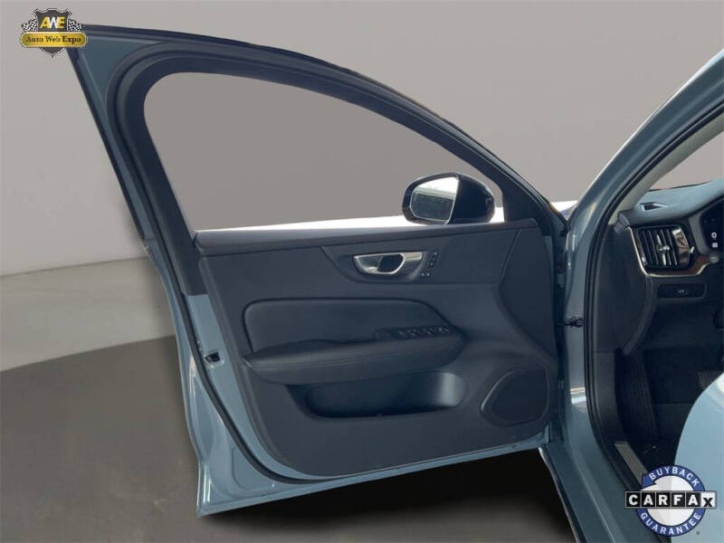 2024 Volvo S60 B5 Plus Dark Theme