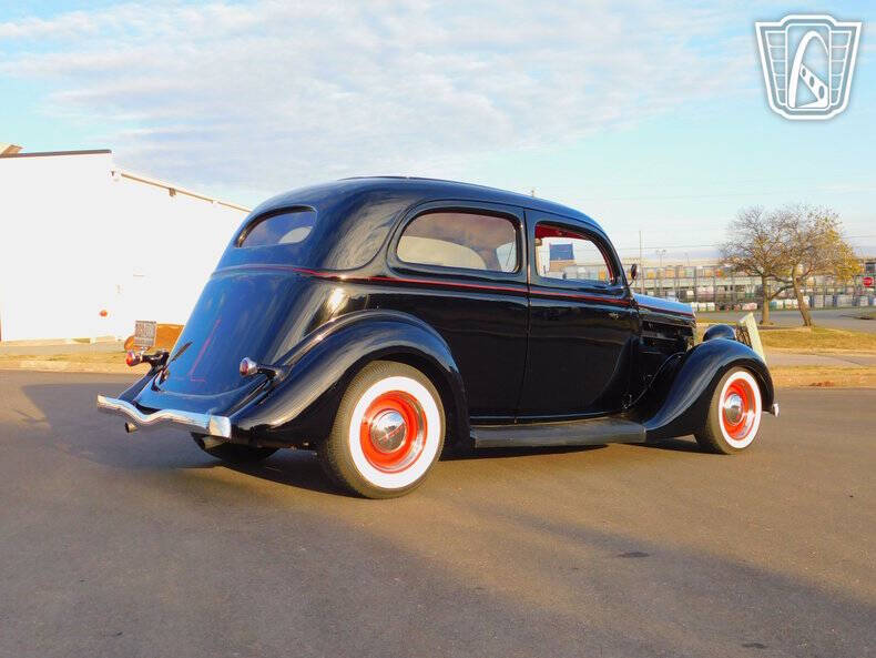 1935 Ford Tudor