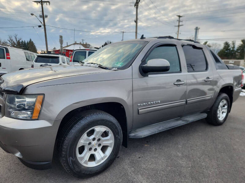 2012 Chevrolet Avalanche LS