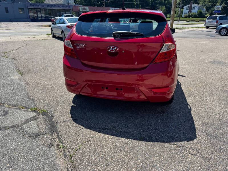 2012 Hyundai Accent SE
