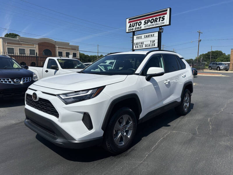 2024 Toyota RAV4 XLE's photo
