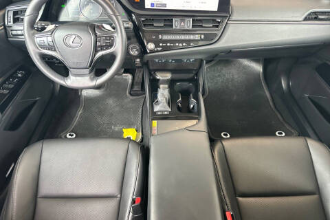 2025 Lexus ES 300h