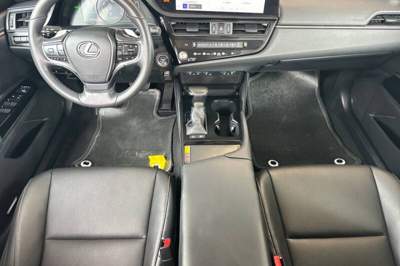 2025 Lexus ES 300h