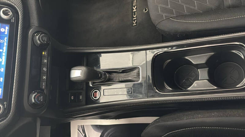 2022 Nissan Kicks SV