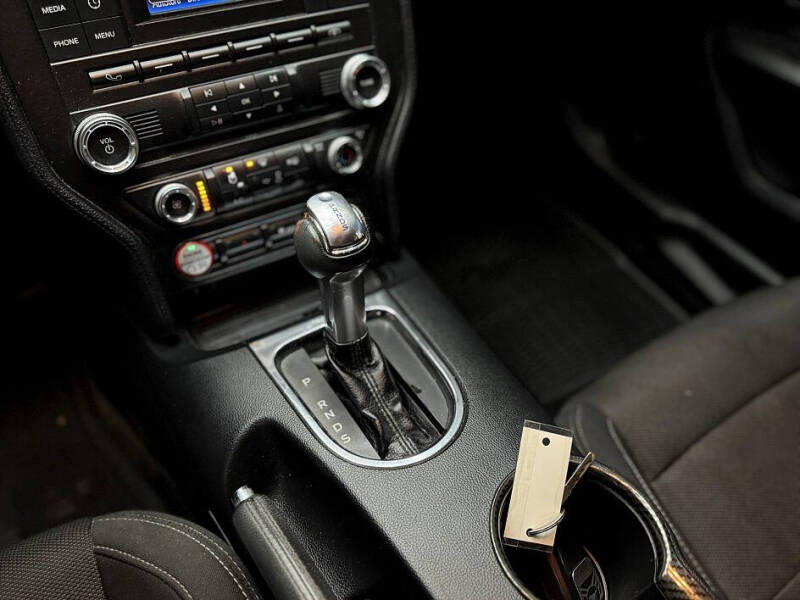 2017 Ford Mustang V6