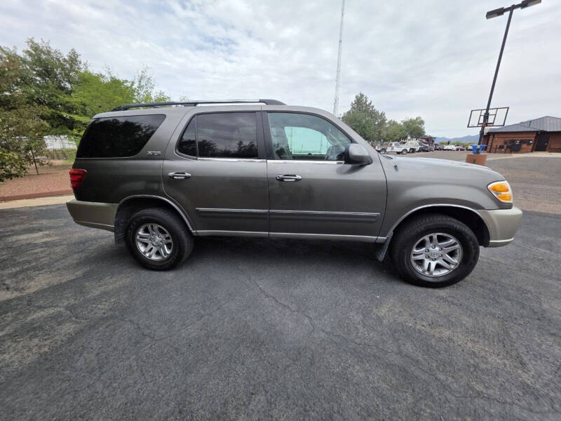2004 Toyota Sequoia SR5