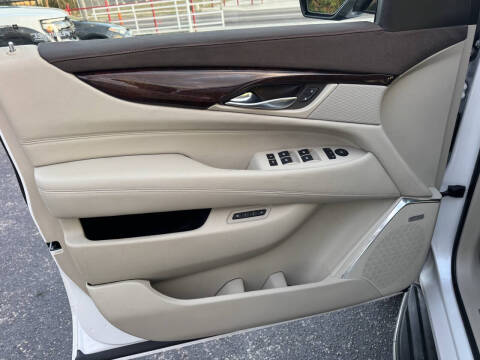 2016 Cadillac Escalade Luxury Collection