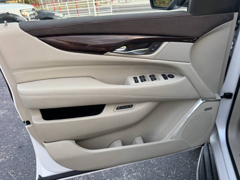 2016 Cadillac Escalade Luxury Collection