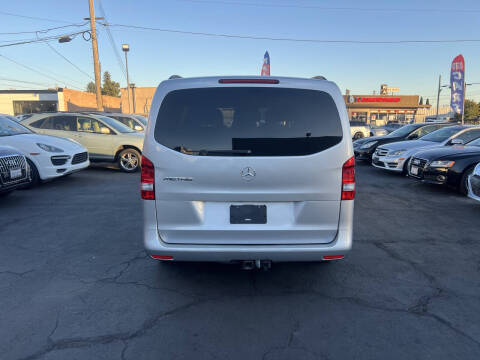 2017 Mercedes-Benz Metris Passenger