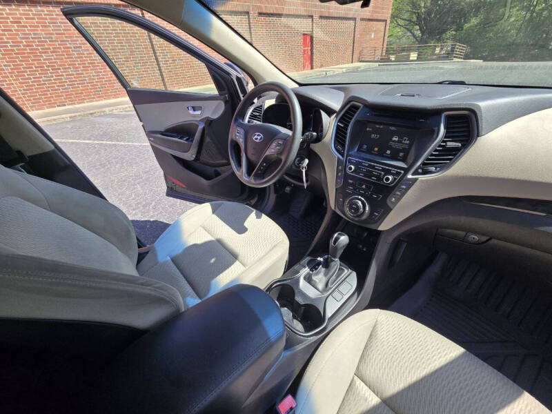 2017 Hyundai Santa Fe SE