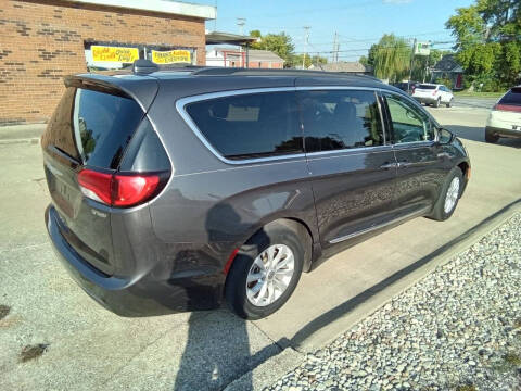 2017 Chrysler Pacifica Touring-L