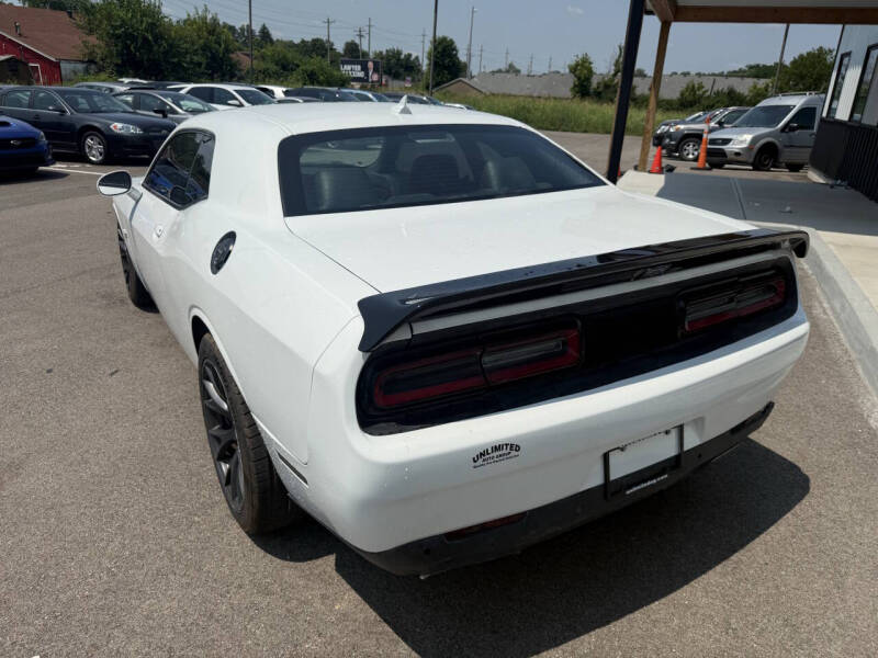 2017 Dodge Challenger 392 HEMI Scat Pack Shaker