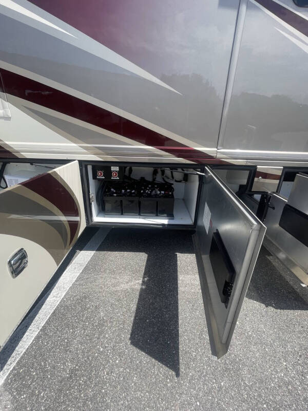 2013 Freightliner XCM Chassis
