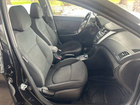 2012 Hyundai Accent SE
