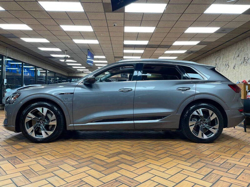 2021 Audi e-tron quattro Premium Plus