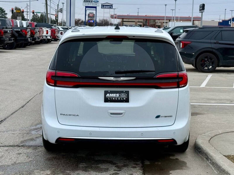 2024 Chrysler Pacifica Plug-In Hybrid Select