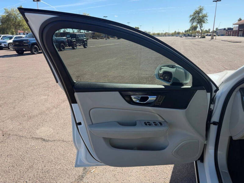 2021 Volvo S60 T5 Momentum