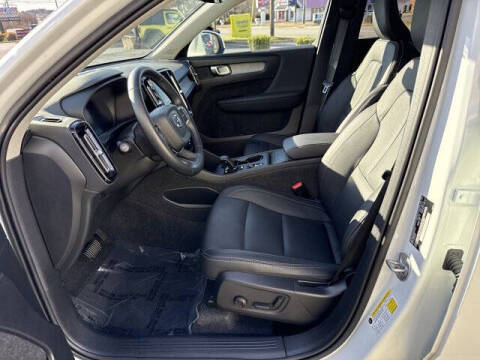 2025 Volvo XC40 B5 Core Bright Theme