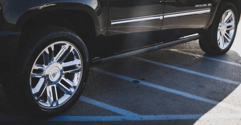 2011 Cadillac Escalade ESV Platinum Edition